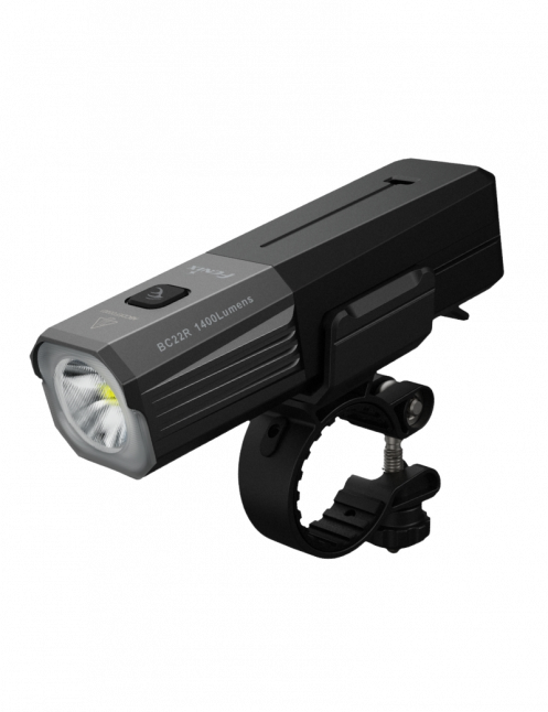 La Fenix BC22R est une lampe de vélo de route rechargeable haute perfo